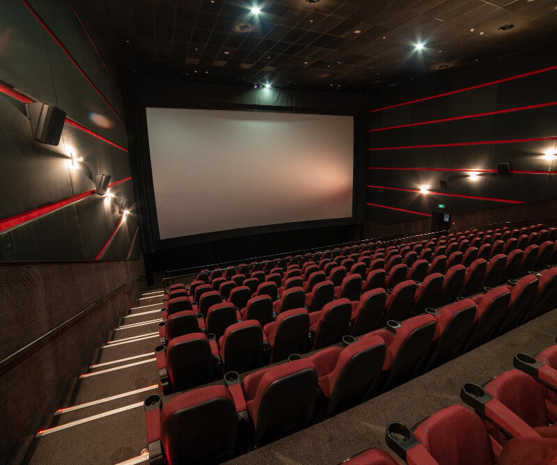 Mecanismos de exhibición y distribución: impacto en recaudación y regalías