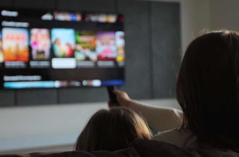 Descubre el impacto cultural de las telenovelas mexicanas y su evolución hacia nuevas formas narrativas en la era digital.