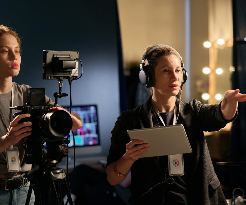 Fortalecemos nuestra comunidad cuando sumamos más mujeres directoras. Beneficios, éxitos y cómo tú puedes impulsar su participación.