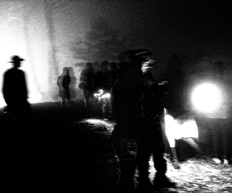 Explora cómo la muerte se representa en el cine mexicano: desde leyendas ancestrales y clásicos como Macario, hasta la influencia del Día de Muertos en el terror contemporáneo.