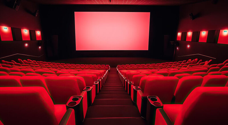 La taquilla mexicana cerró 2025 con una caída en asistencia y participación del cine nacional. Conoce más aquí.