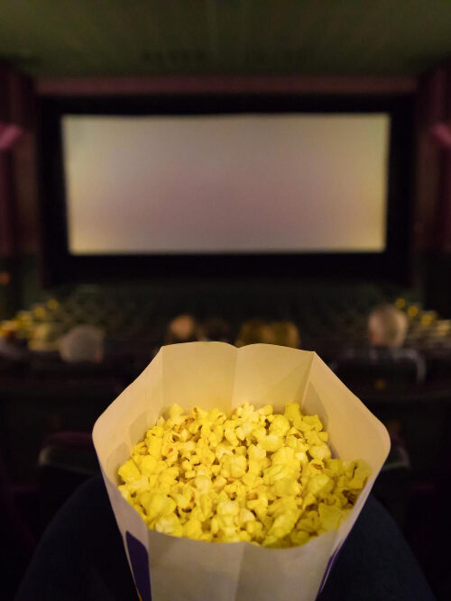 La taquilla mexicana vivió un abril impulsado por películas extranjeras, aunque la asistencia a salas sigue por debajo del promedio histórico. Conoce las cifras, tendencias y el panorama del cine mexicano en 2026.