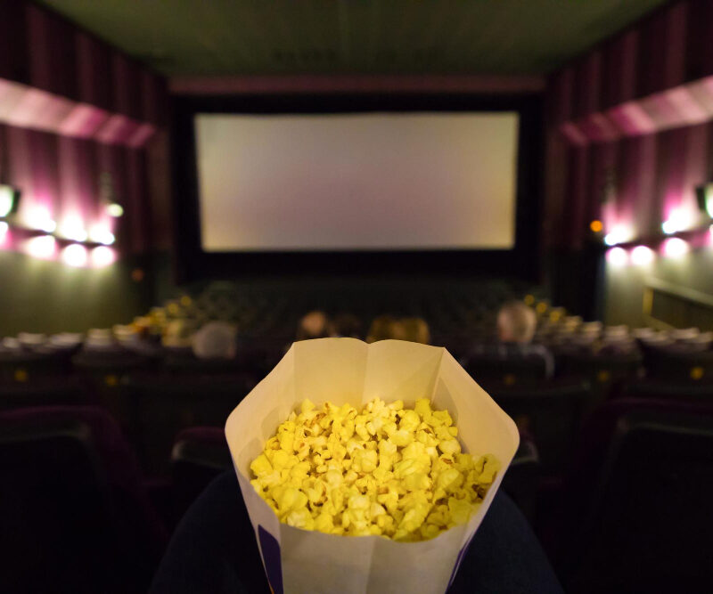 La taquilla mexicana vivió un abril impulsado por películas extranjeras, aunque la asistencia a salas sigue por debajo del promedio histórico. Conoce las cifras, tendencias y el panorama del cine mexicano en 2026.