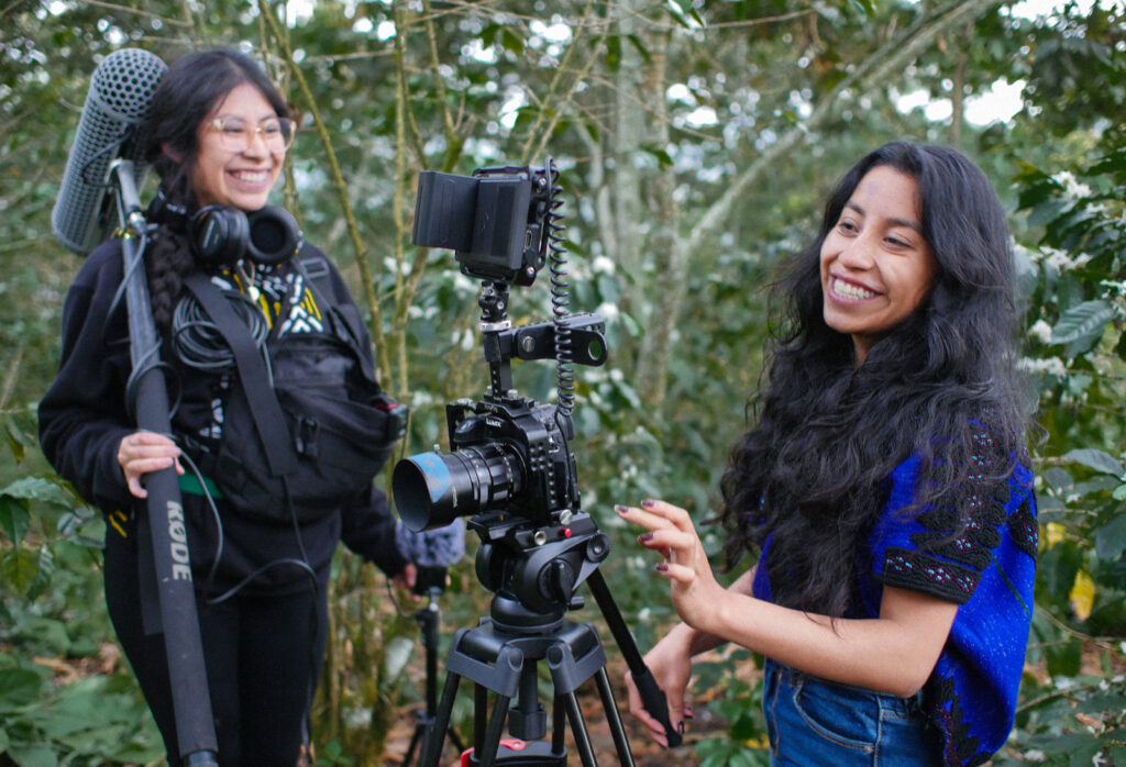 Conoce a 3 directoras indígenas que están redefiniendo el cine documental mexicano contemporáneo a través de historias.
