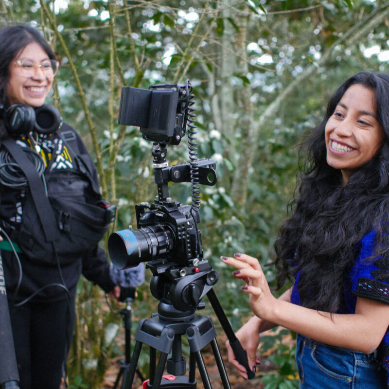 Conoce a 3 directoras indígenas que están redefiniendo el cine documental mexicano contemporáneo a través de historias.